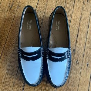 Black and white Weejun loafer